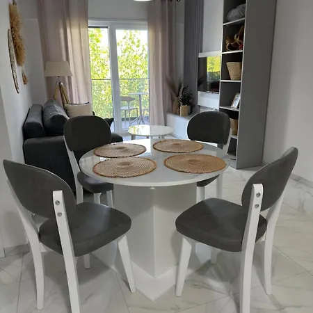 Modern With A Pool, 300 Meters From The Golem (Tirana)