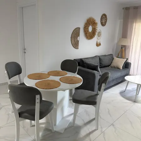 Appartement Modern With A Pool, 300 Meters From The *